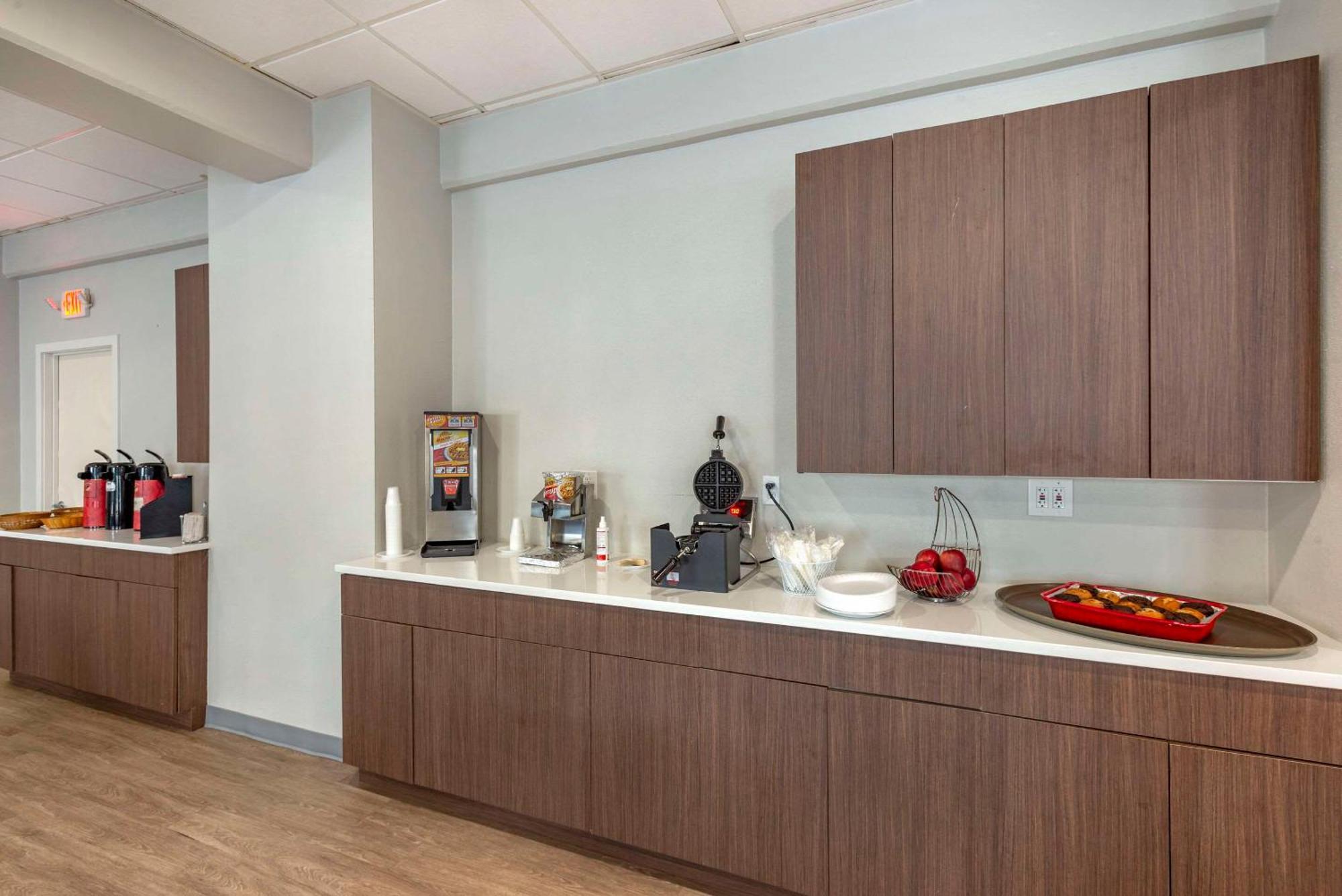 Comfort Inn Philadelphia International Airport West Chester Buitenkant foto